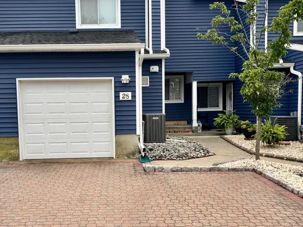 28 Spring Court, Tinton Falls, NJ 07724