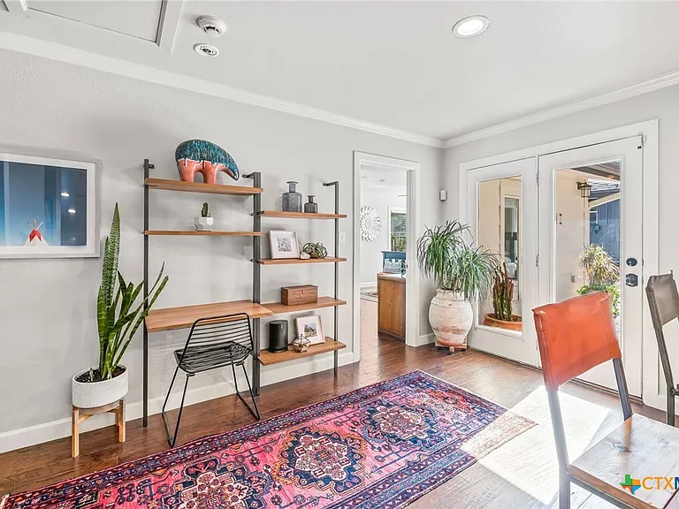 1113 W Oltorf St — Photo 11