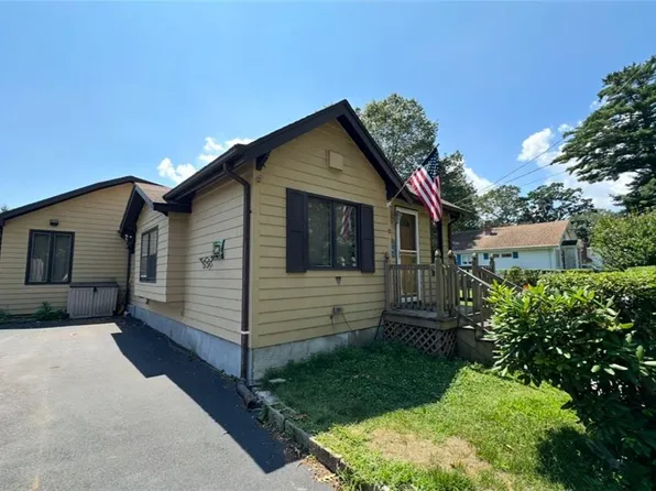 42 Leigh St, Warwick, RI 02889