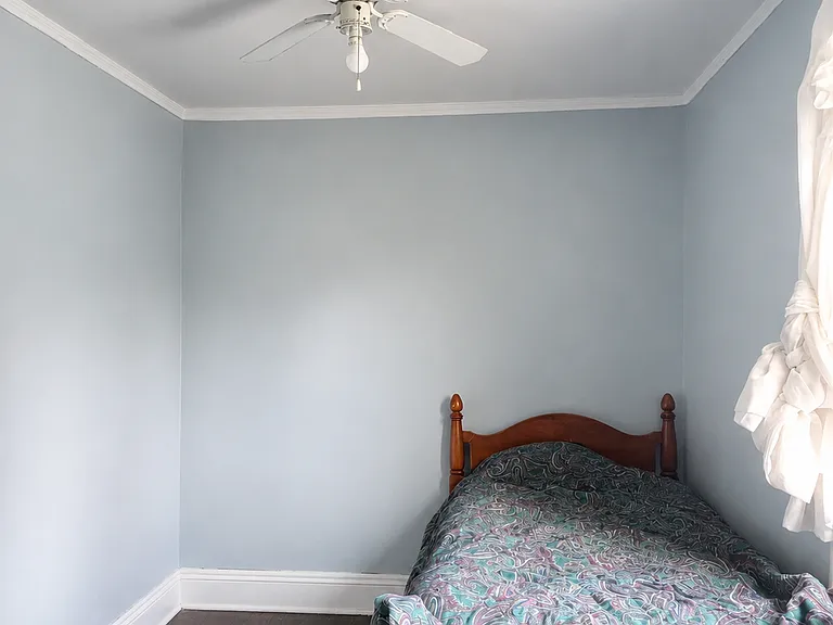 221.5 Russell St — Photo 11