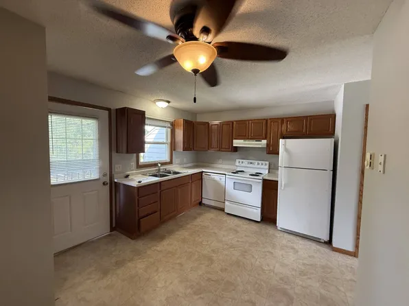 3226 Oak Knoll Dr #4, Eau Claire, WI 54701