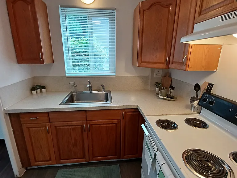 University View Apartments — Photo 34