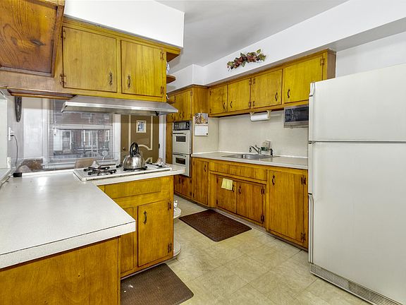 5th image of 2482 Brigham St