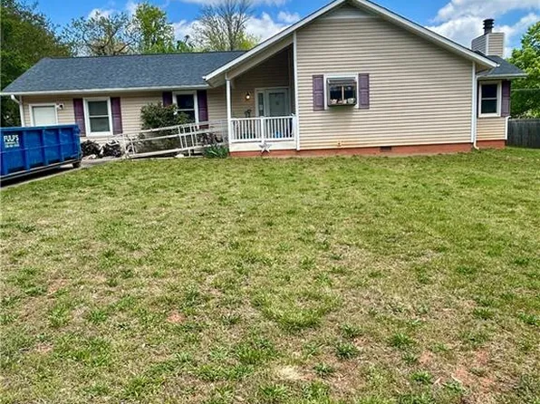 487 Raven Ridge Dr, Kernersville, NC 27284