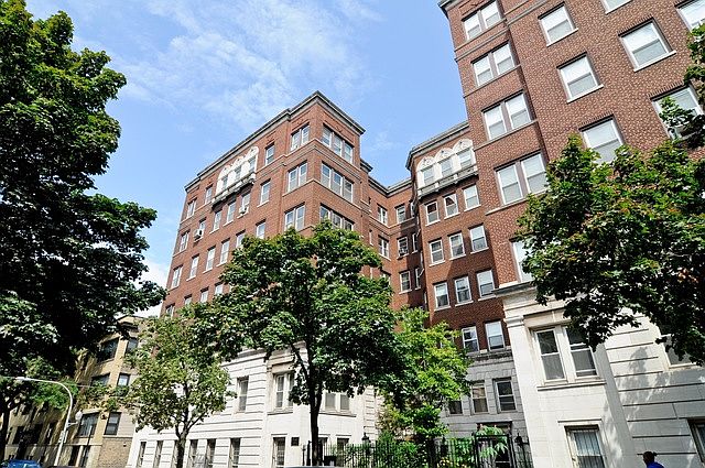 1st image of 1040 W Balmoral Ave APT 5B