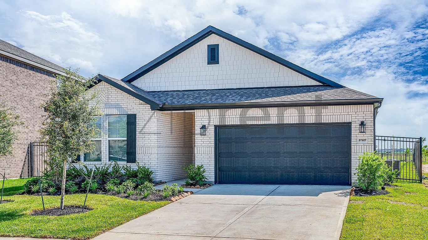 4 bed, 2100 sqft, $2,600 — Photo 3