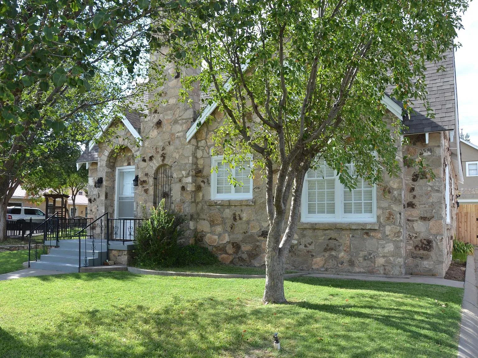 13 Riverside Drive — Photo 4