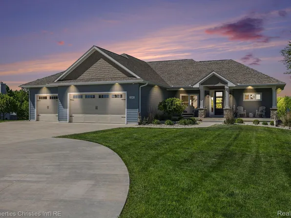 2260 Willow Bay Ln, Gladwin, MI 48624