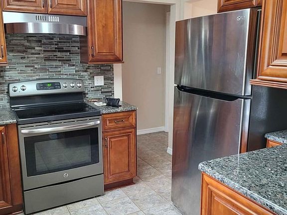 5th image of 24 Coral Reef Ct N #B