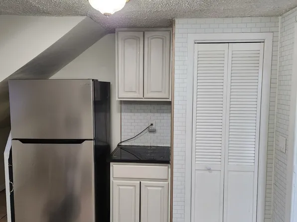 455 Gregory Avenue image 2 of 10