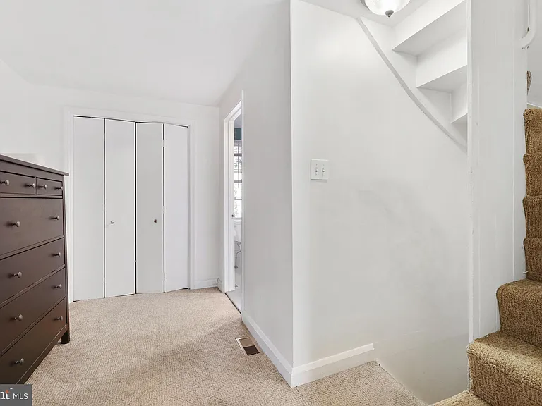 24 E Hamburg St — Photo 17