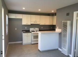 686 W 18th St, Costa Mesa, CA 92627