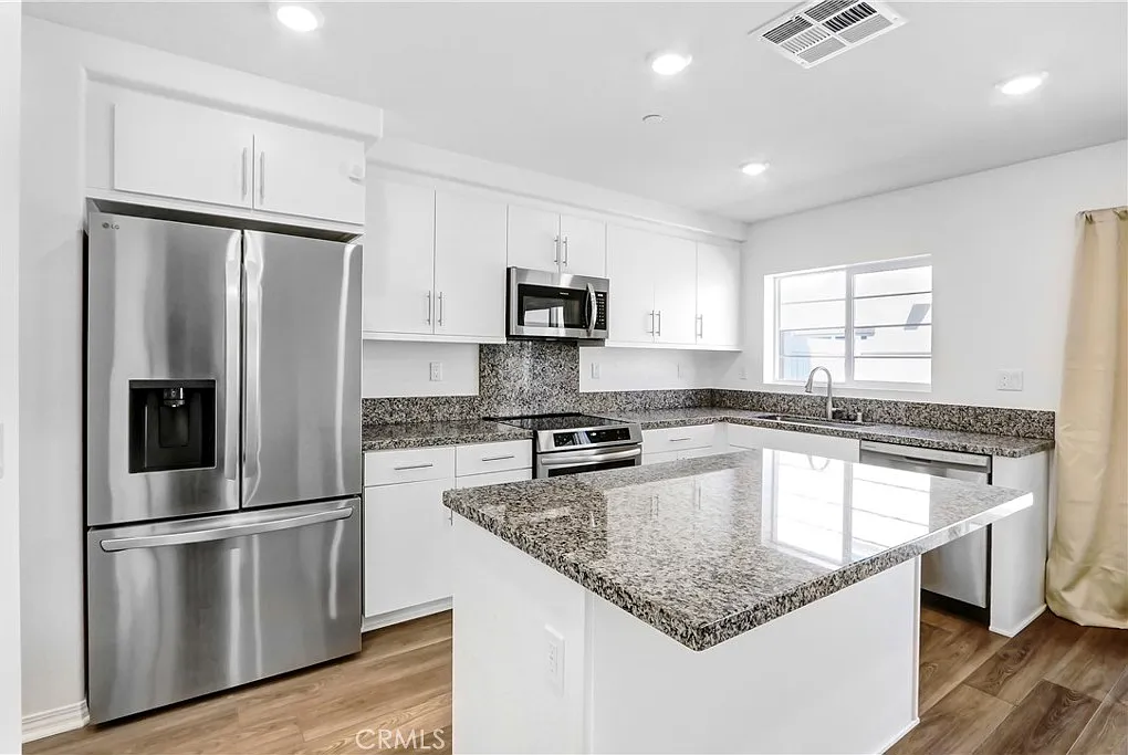 3 bed, 1567 sqft, $3,000 — Photo 3