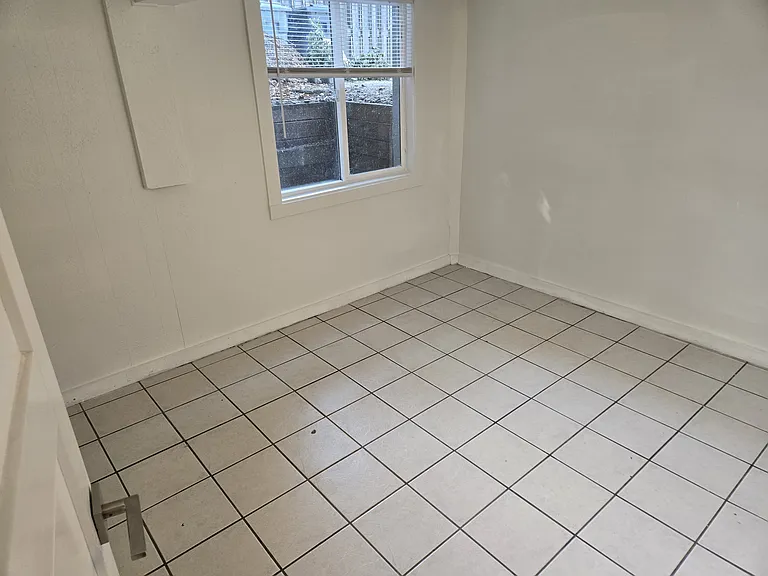 850 NW Polk Ave — Photo 3