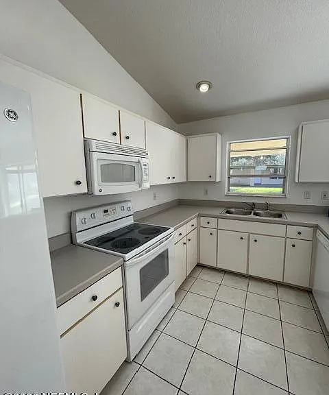 9 Lyons Pl — Photo 7