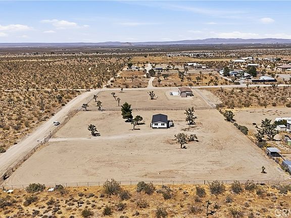 3rd image of 12421 Desert View Rd