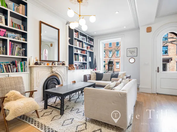412 Sackett Street TOWNHOUSE image 1 of 24