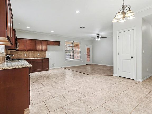 4th image of 1826 NE 135th St