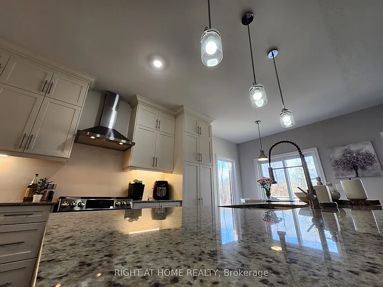 84 Diamond Valley Dr — Photo 17