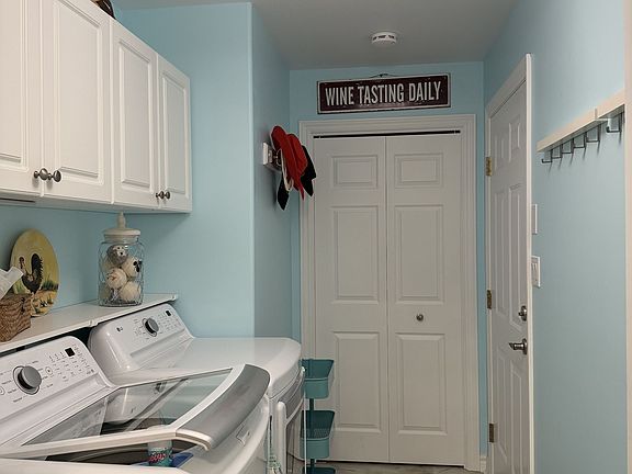 4th image of 16 Magnolia Ct