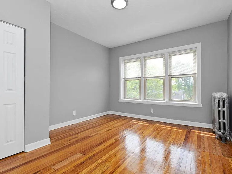7556-58 S. Calumet Ave. / 320-28 E 76th St. — Photo 12
