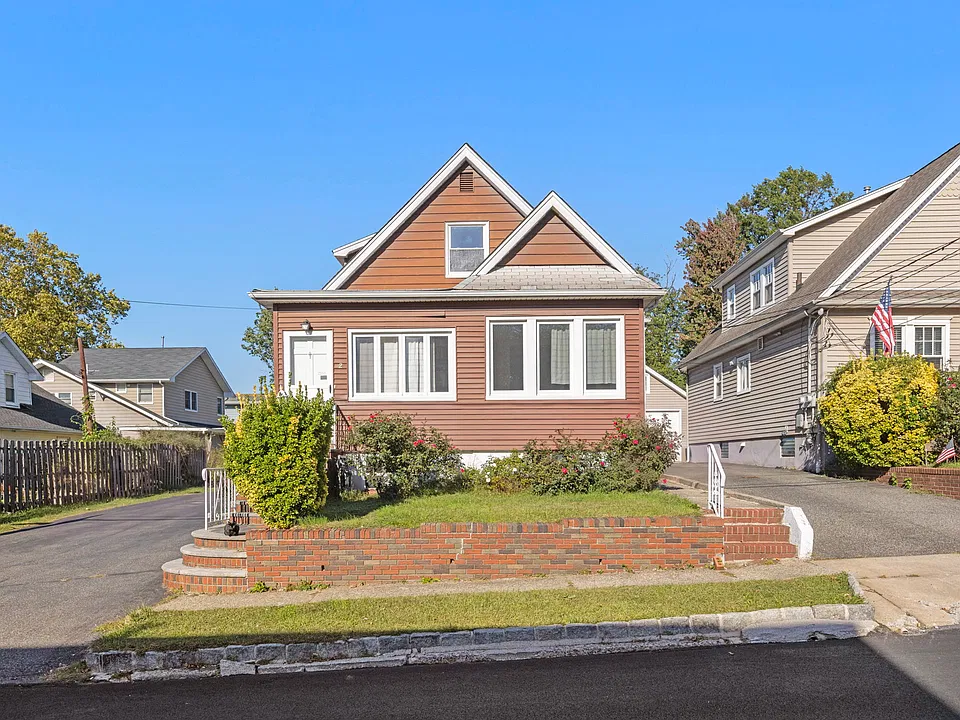 2 Hillside Ct #2