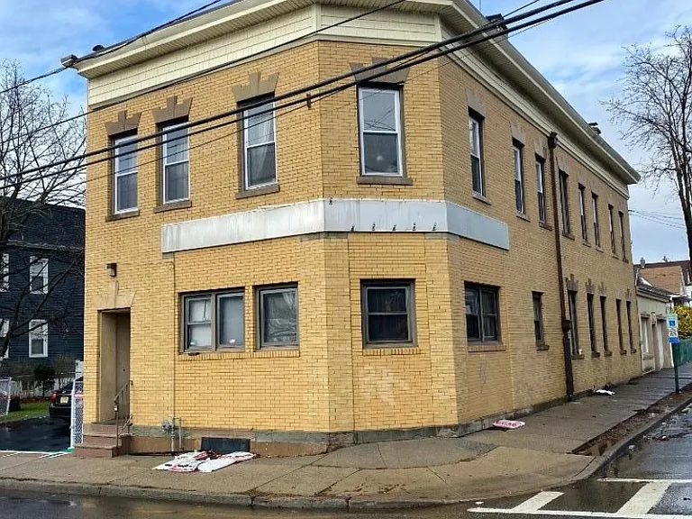 114 Center St #4 — Photo 8