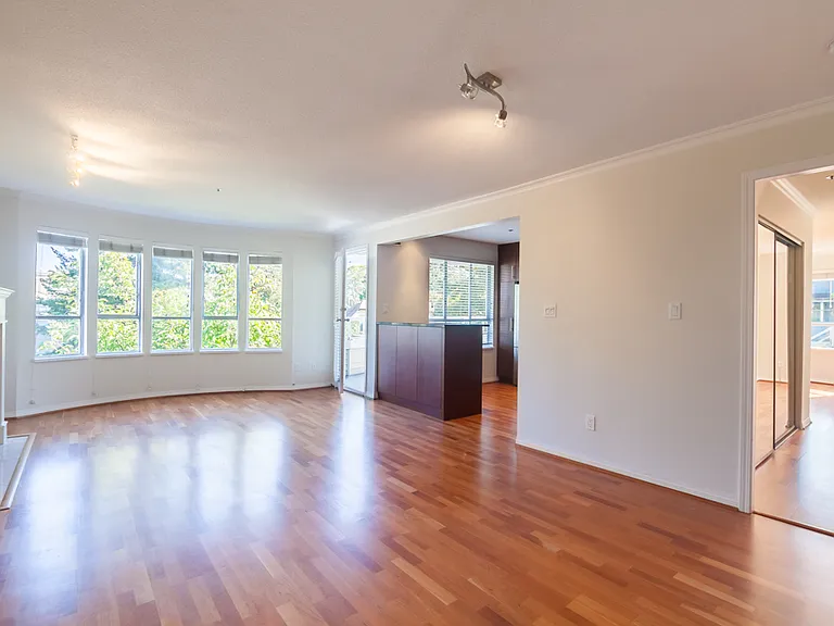 3220 W 4th Ave #D100 — Photo 1