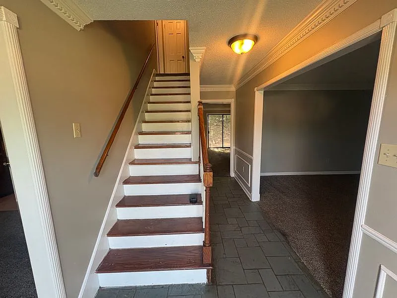 Spacious 3-Bed Home with Fireplace, Breakfast Nook & Fenced Backyard — Photo 2