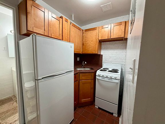 4th image of 1315 1st Ave APT 4A