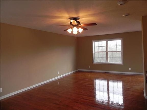 3rd image of 305 Plantation Dr