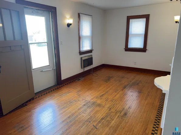 1728 W 11th St, Sioux Falls, SD 57104