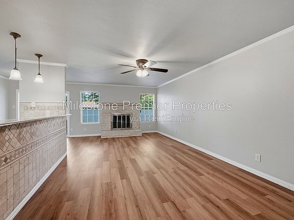 5th image of 914 W Washington St APT A