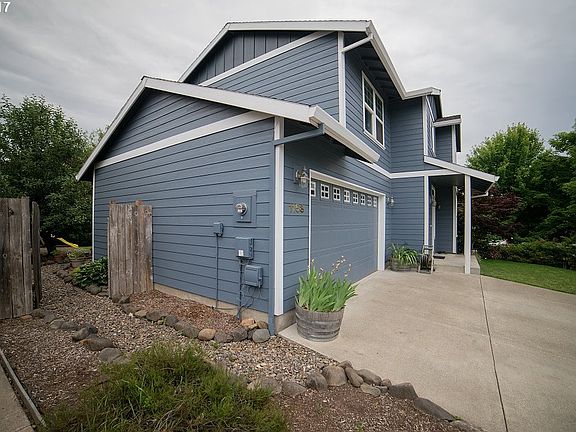 3rd image of 1158 NW Meadows Dr