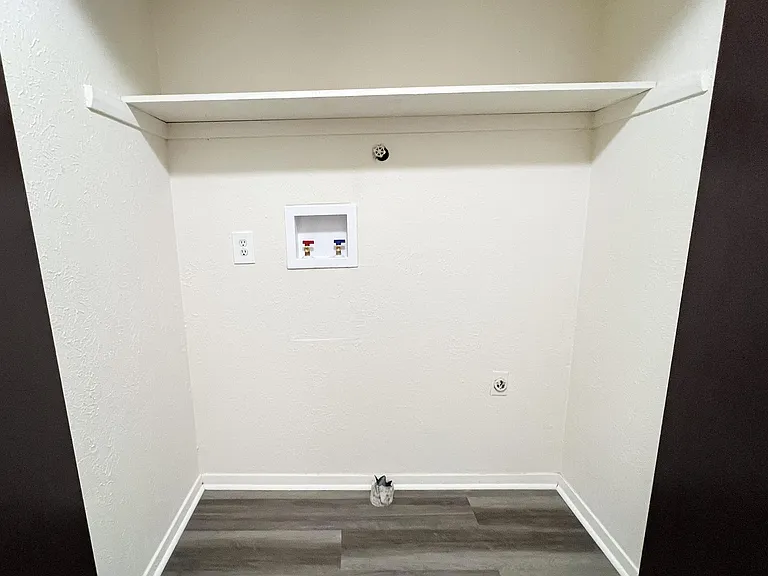 Four Worlds Apartments — Photo 72