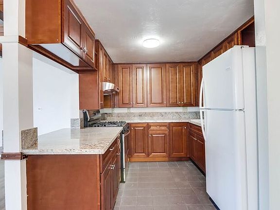 4th image of 4573 Narragansett Ave