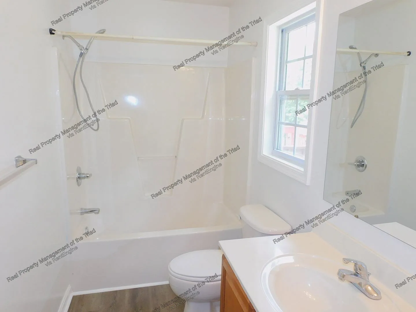 3 bed, 2.0 bath, 1136 sqft, $1,795 — Photo 3