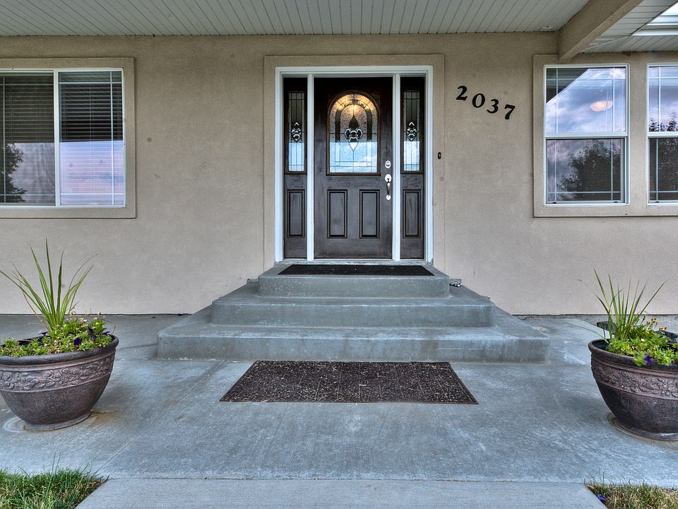 1st image of 2037 Horseshoe Dr