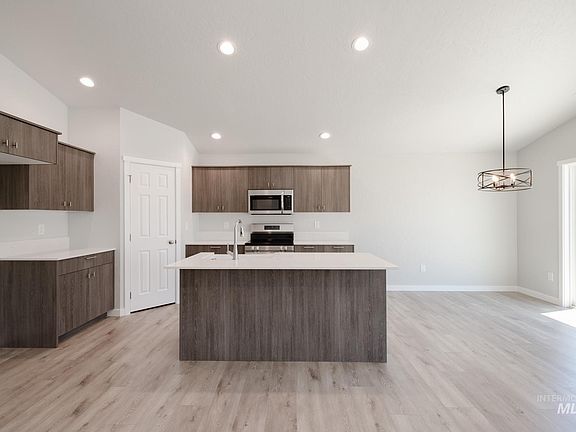 4th image of 5216 Endicott Dr