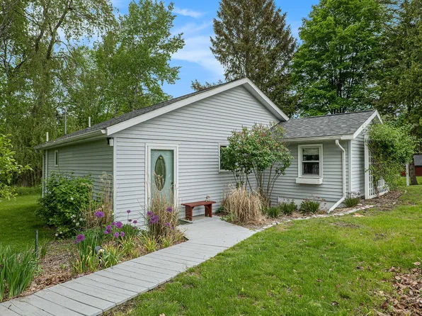8808 E Pierce Rd, Hesperia, MI 49421