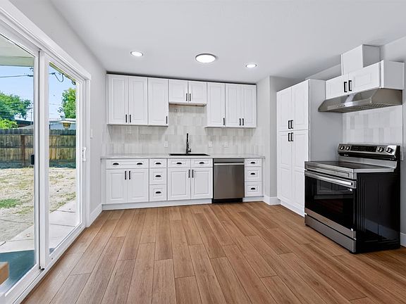 4th image of 4910 E Carmen Ave