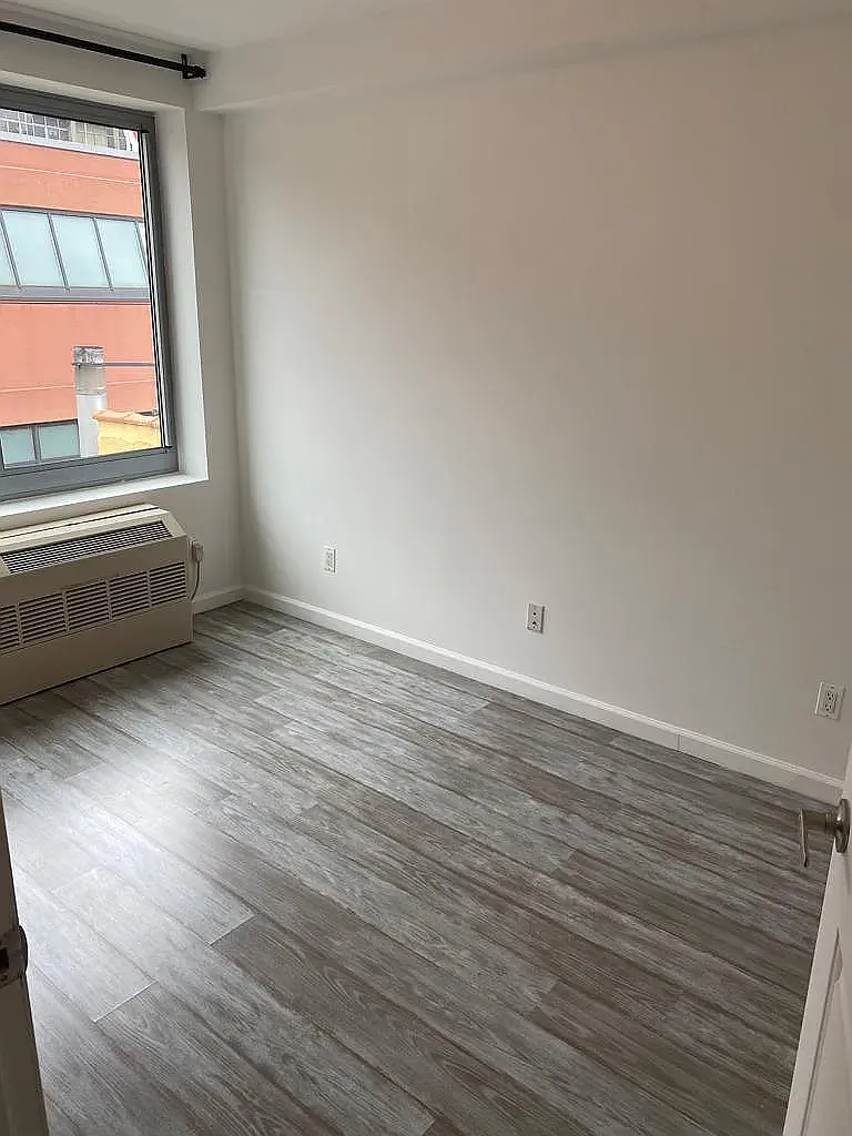 521 West 48th Street — Photo 2