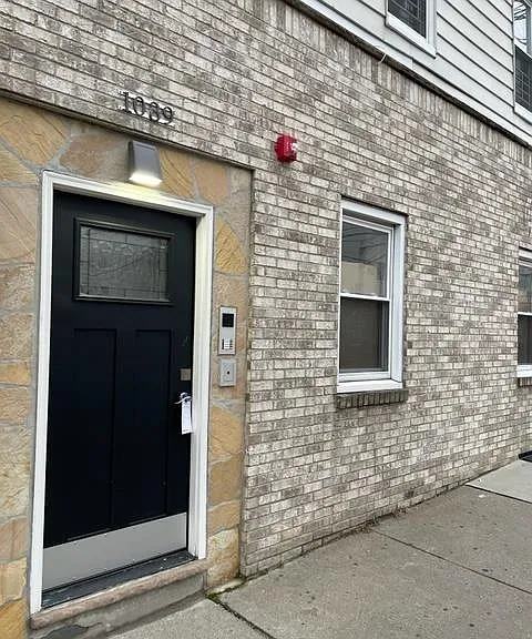 1039 Summit Ave #3 — Photo 9