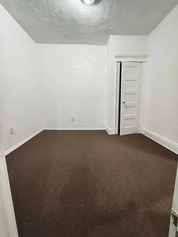 3 bed, 1.0 bath, 2000 sqft, $3,300 — Photo 3