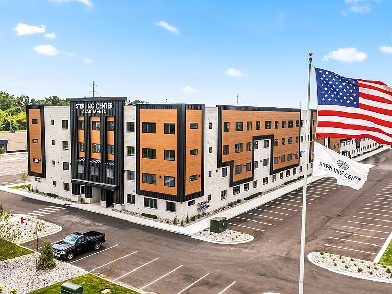 Sterling Center Apartments — Photo 24