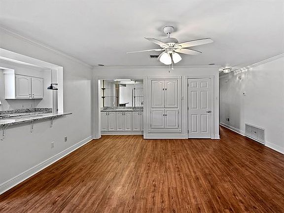 4th image of 1301 Papworth Ave