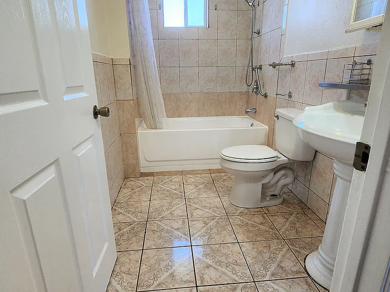 1647 S Van Ness Ave — Photo 10