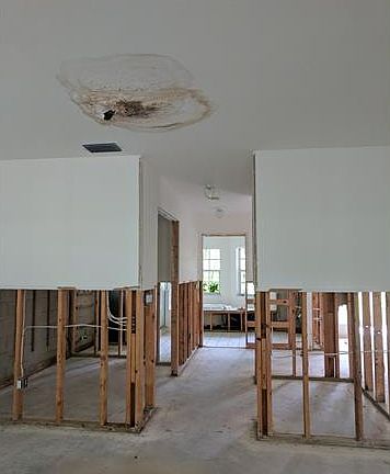 5th image of 800 Wellington Ave