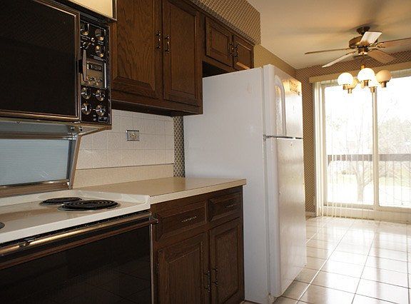 3rd image of 9500 N Washington St APT 203