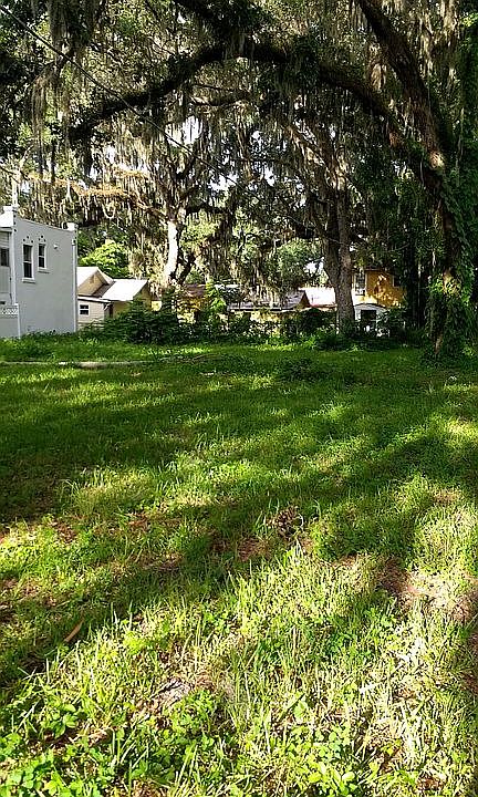 1st image of 407 E 17th St